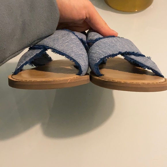 TOMS sandals - Picture 3 of 4